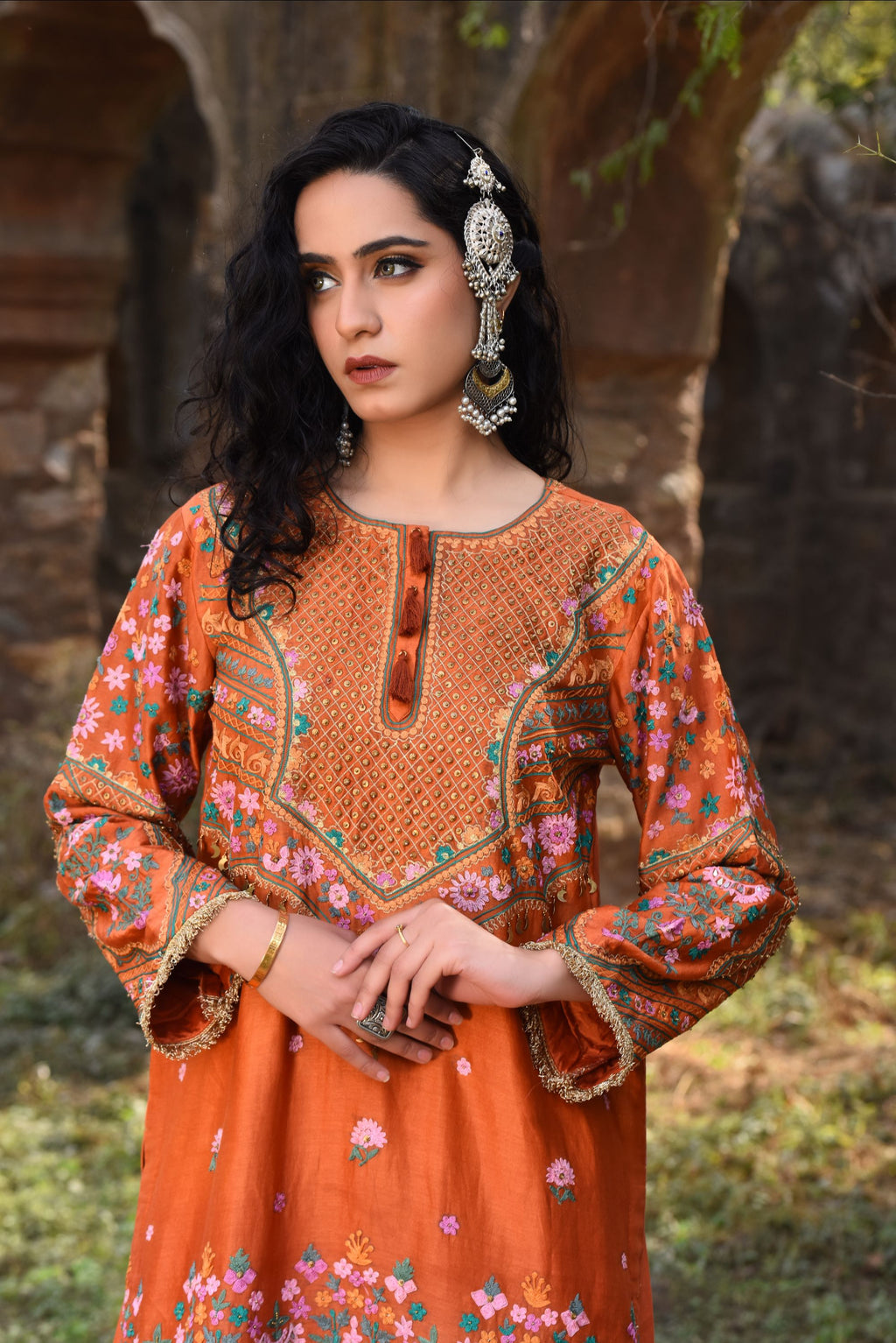 Sakshi Keswani in Rust Chanderi Kurta Set With Aari Work, Chanderi Pants With Organza Dupatta