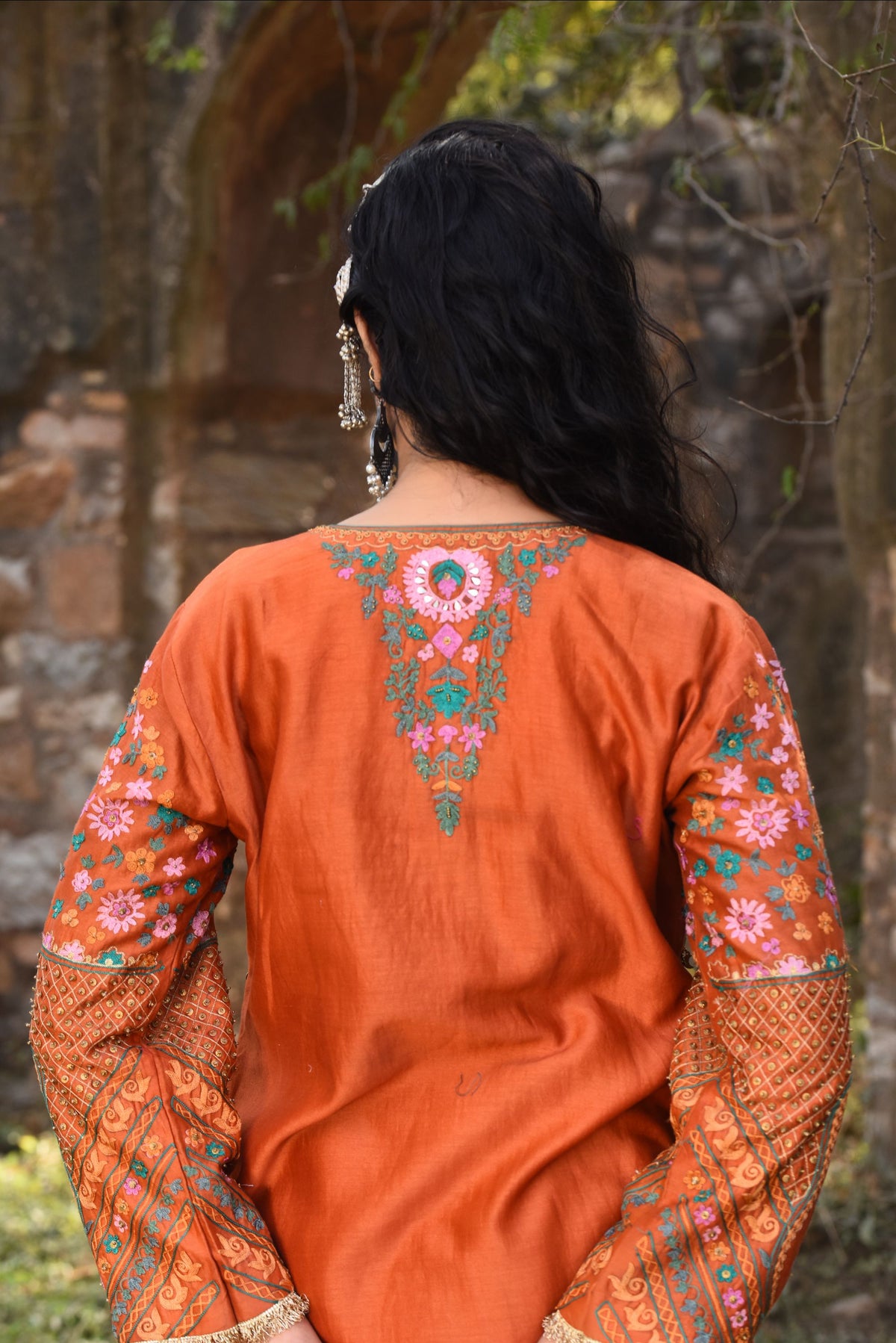 Sakshi Keswani in Rust Chanderi Kurta Set With Aari Work, Chanderi Pants With Organza Dupatta